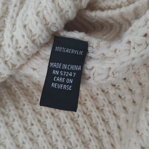 Cream Sweater with Button Accents - Picture 4 of 7